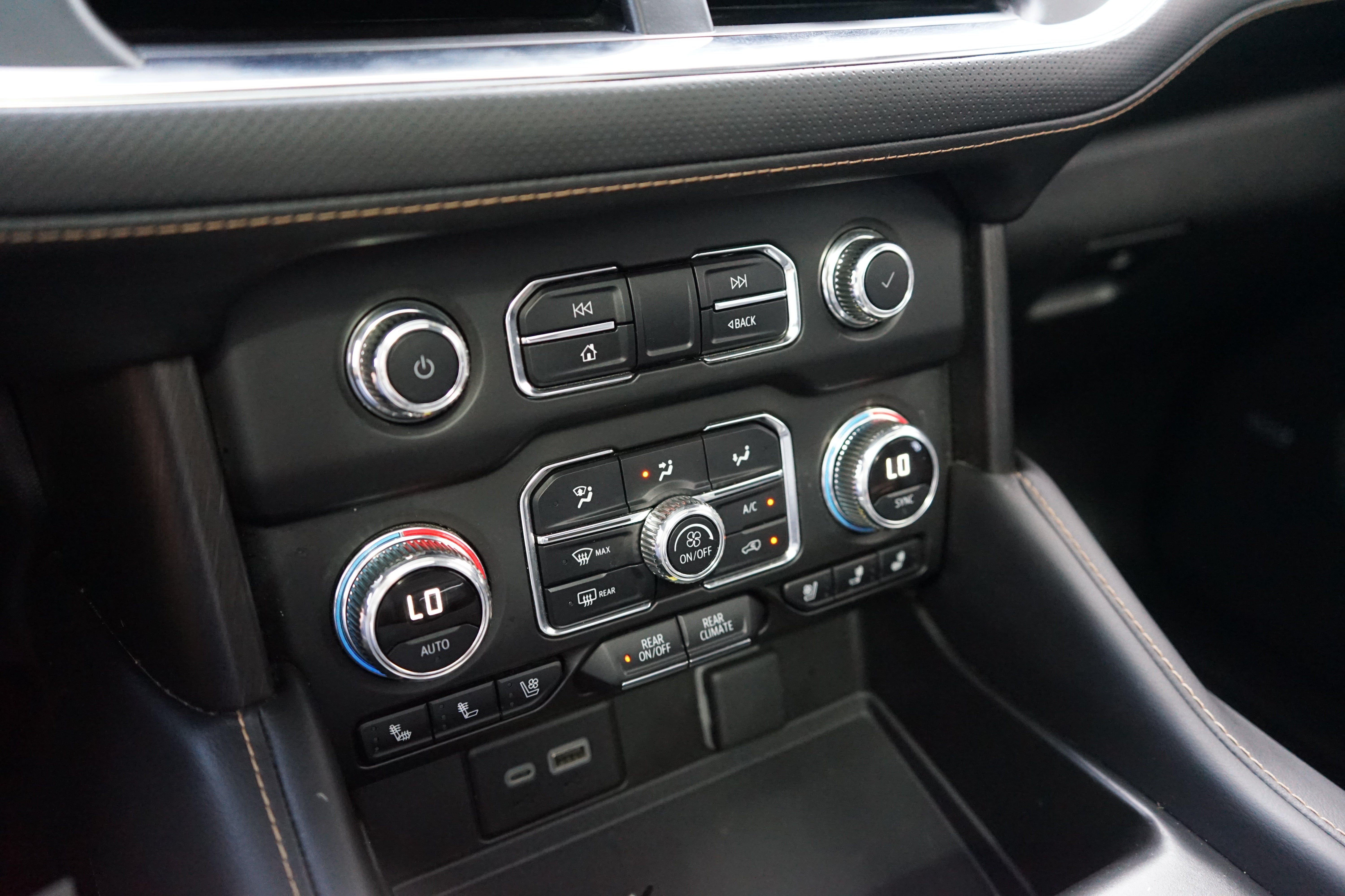 2024 GMC Yukon XL AT4