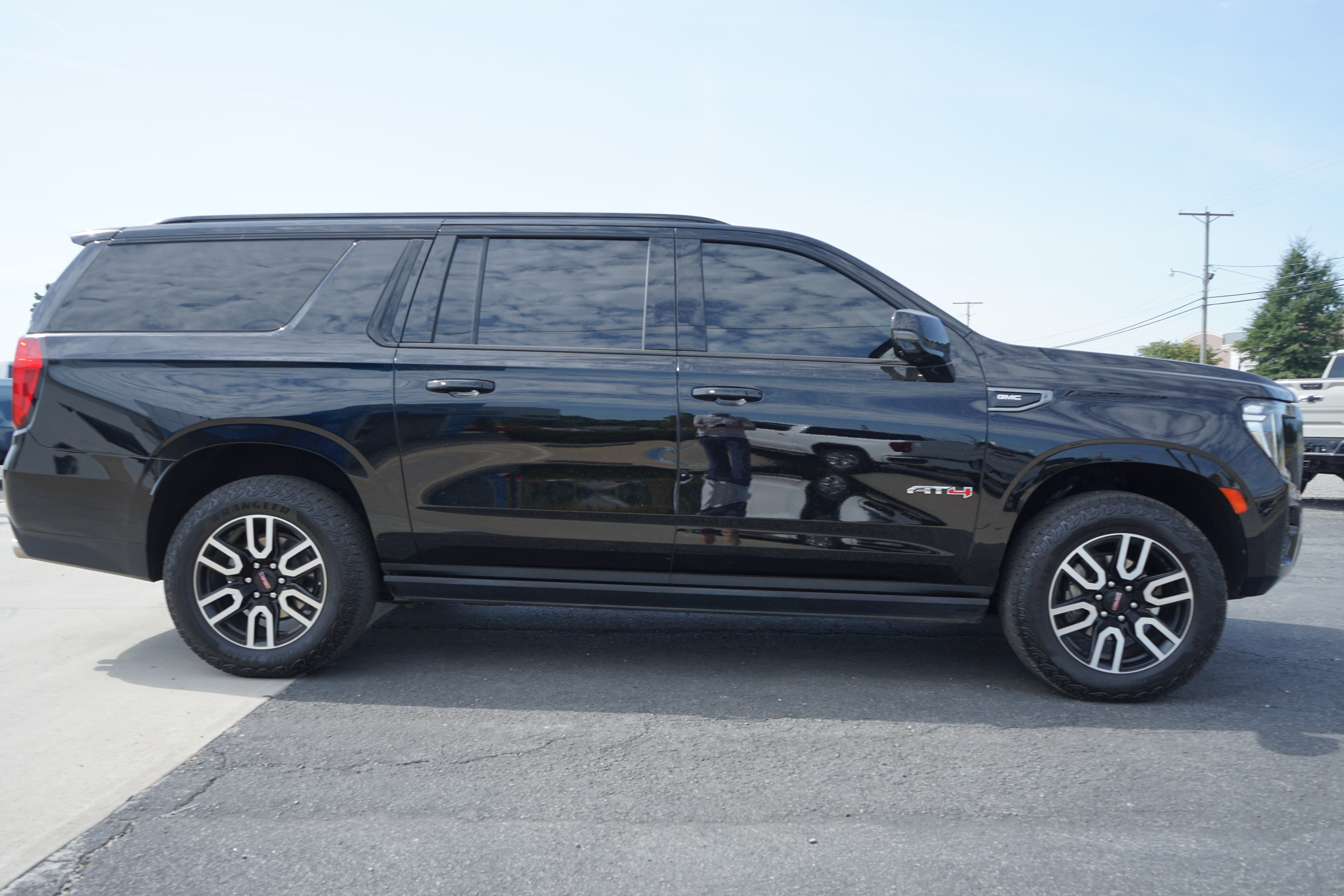 2024 GMC Yukon XL AT4