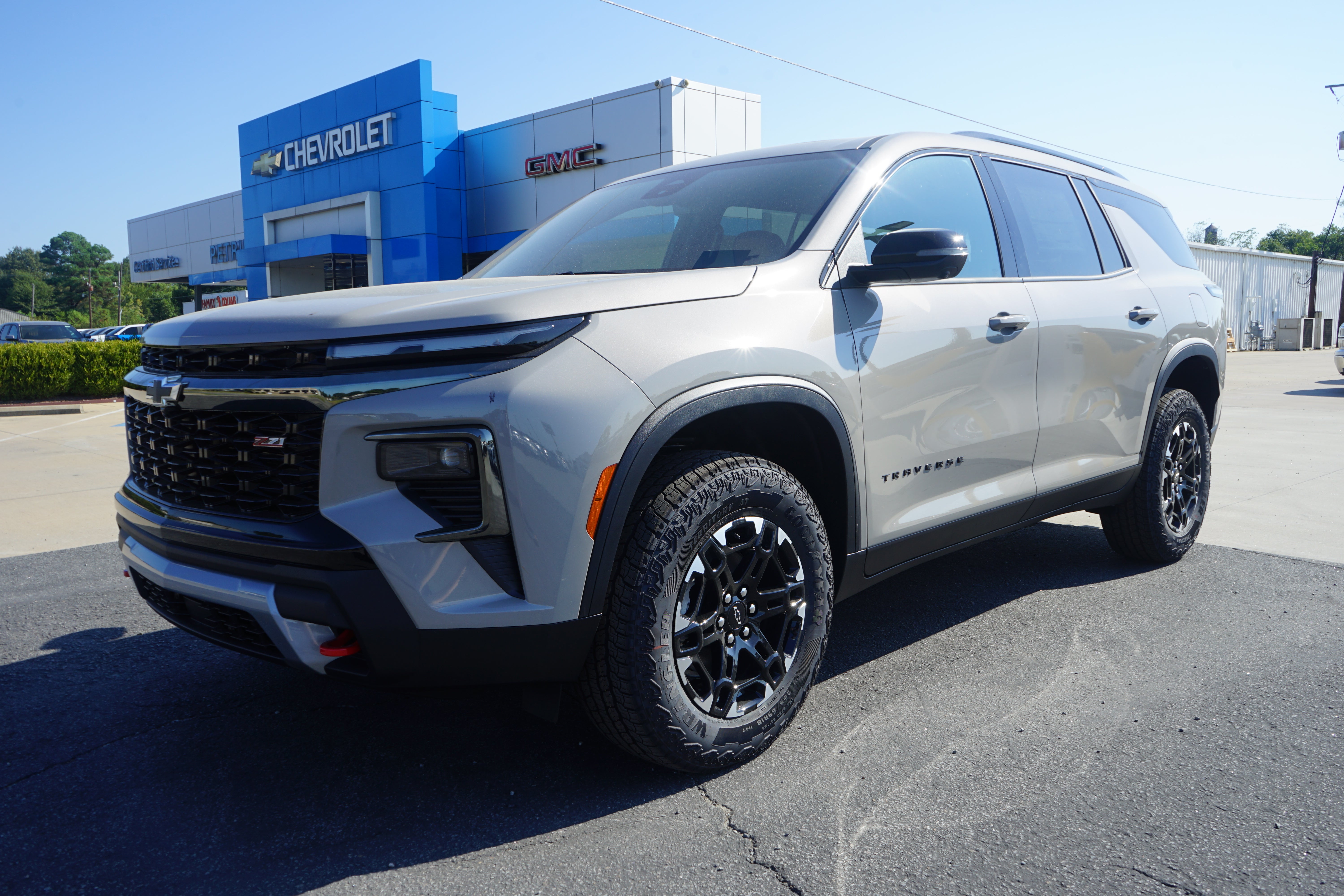 2027 Chevrolet Traverse Z71 - Photo 1