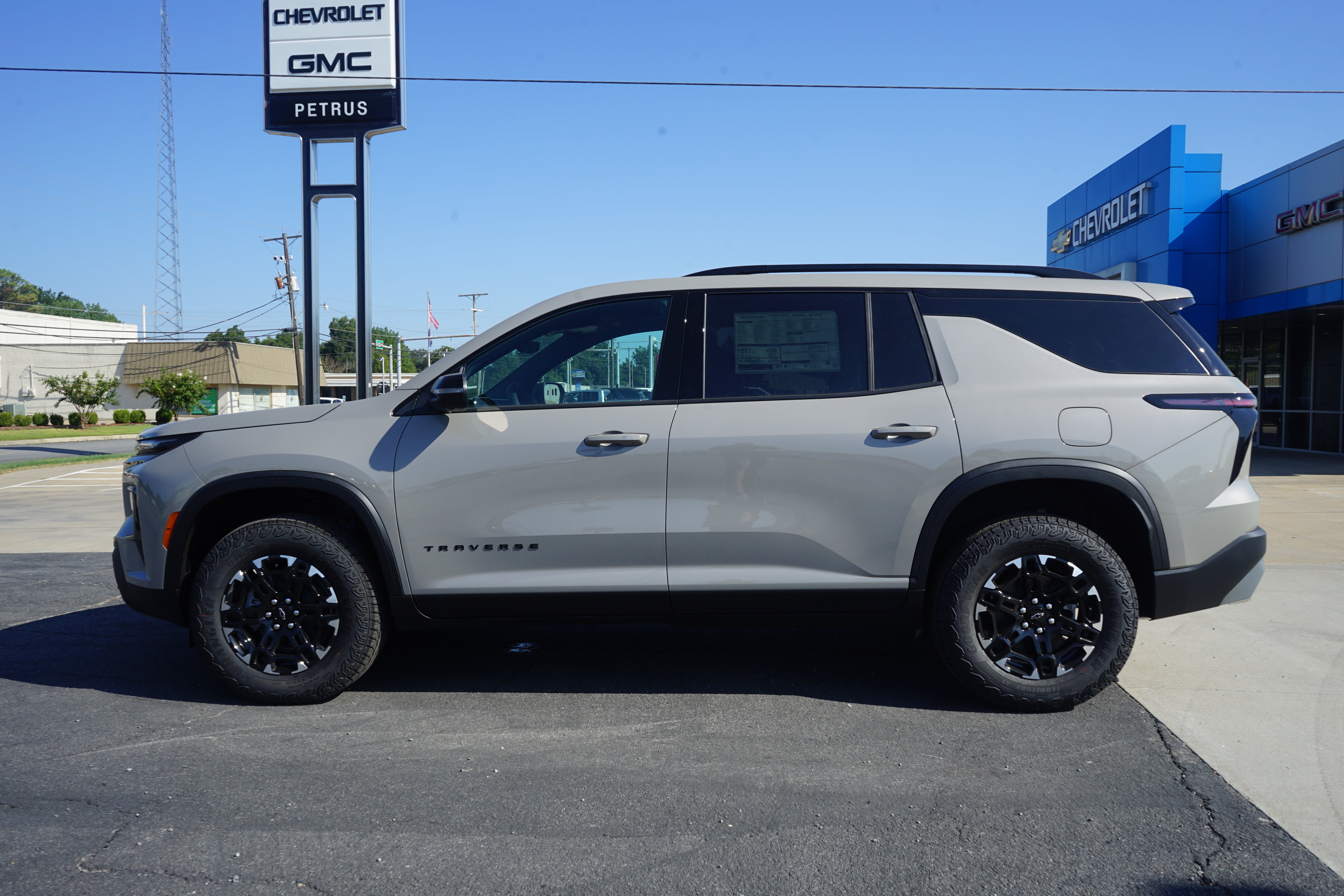 2027 Chevrolet Traverse Z71 - Photo 2
