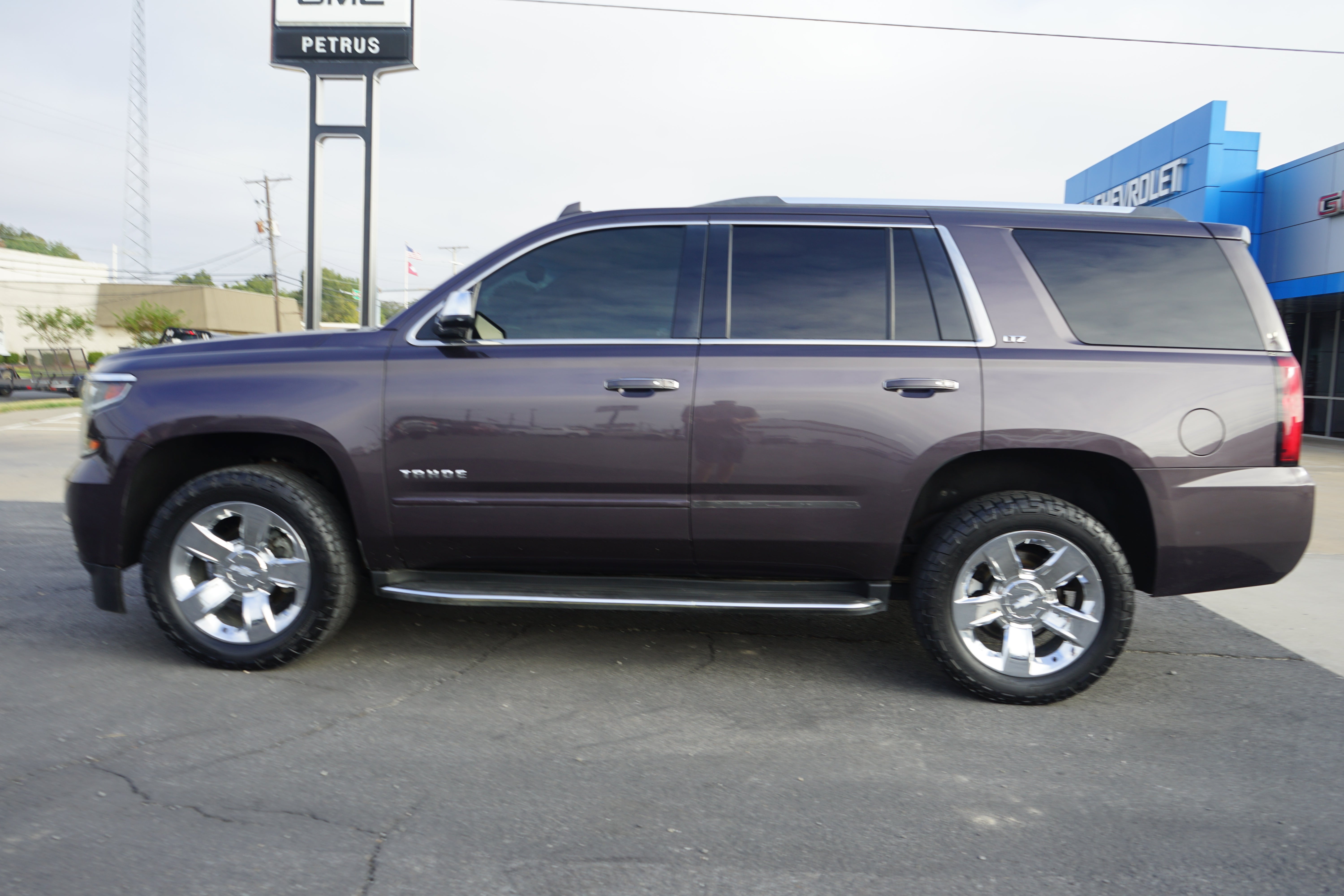 Used 2016 Chevrolet Tahoe LTZ with VIN 1GNSKCKC0GR390123 for sale in Stuttgart, AR