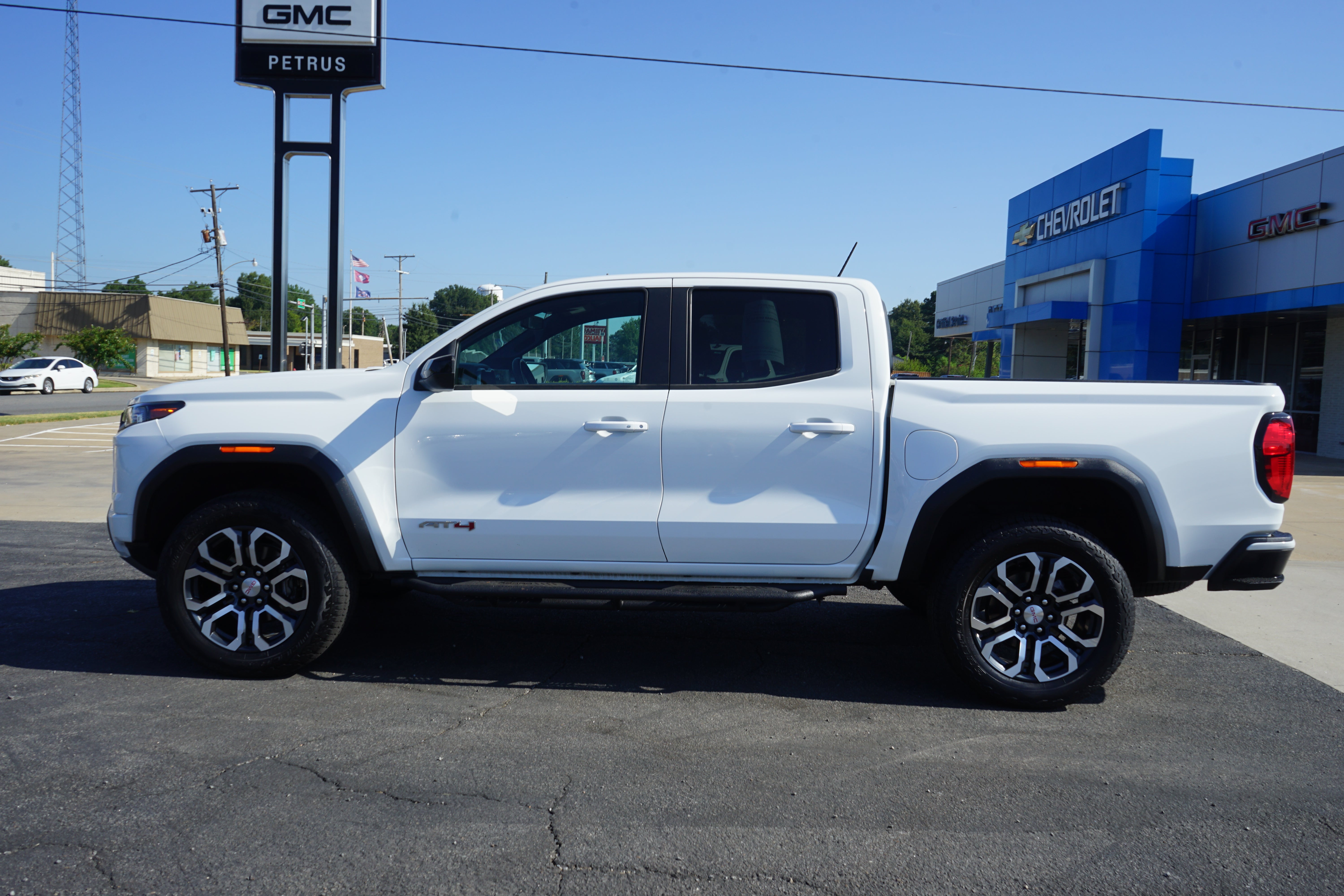 Used 2023 GMC Canyon AT4 with VIN 1GTP6DEK5P1163133 for sale in Little Rock