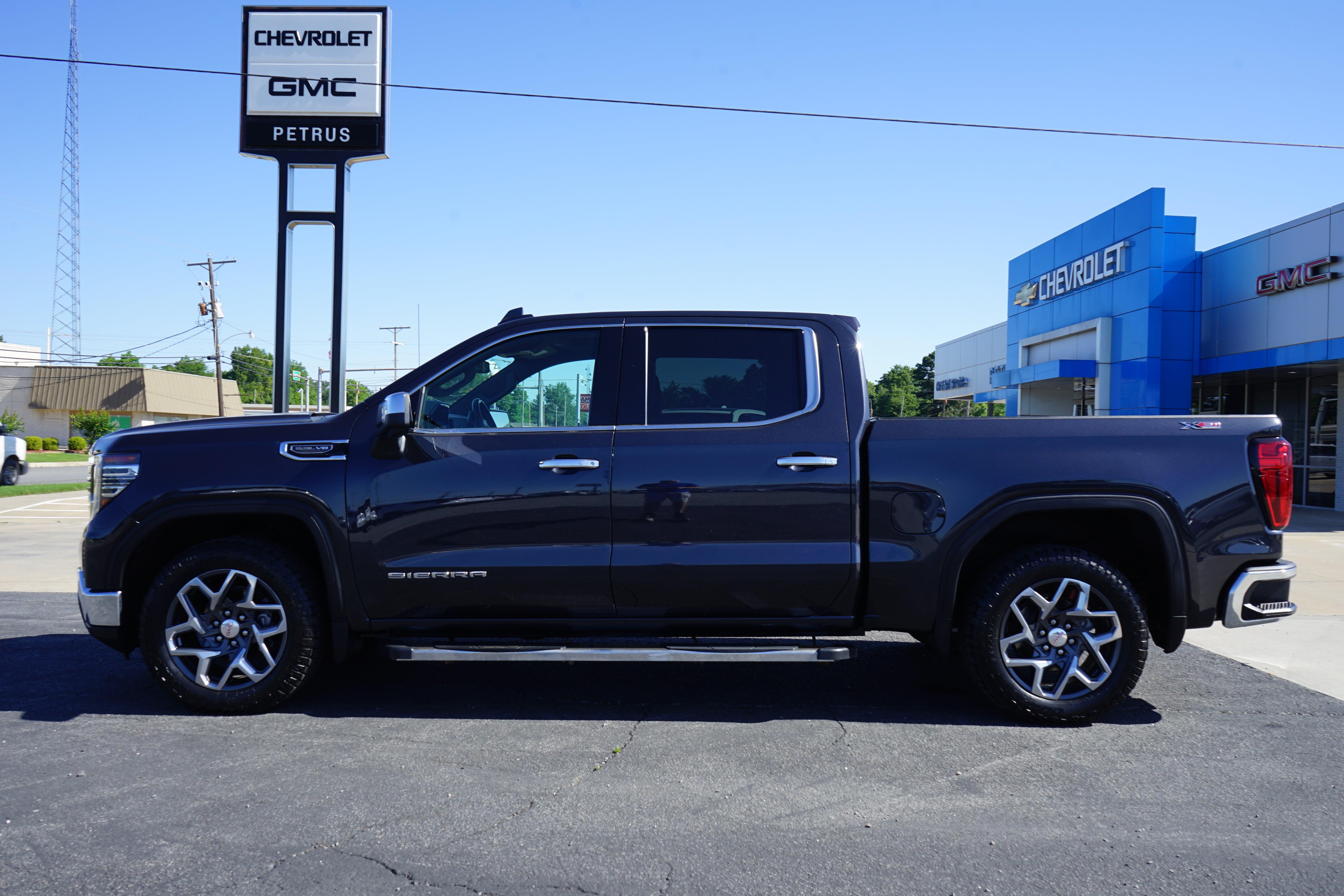 2024 GMC Sierra 1500 SLT