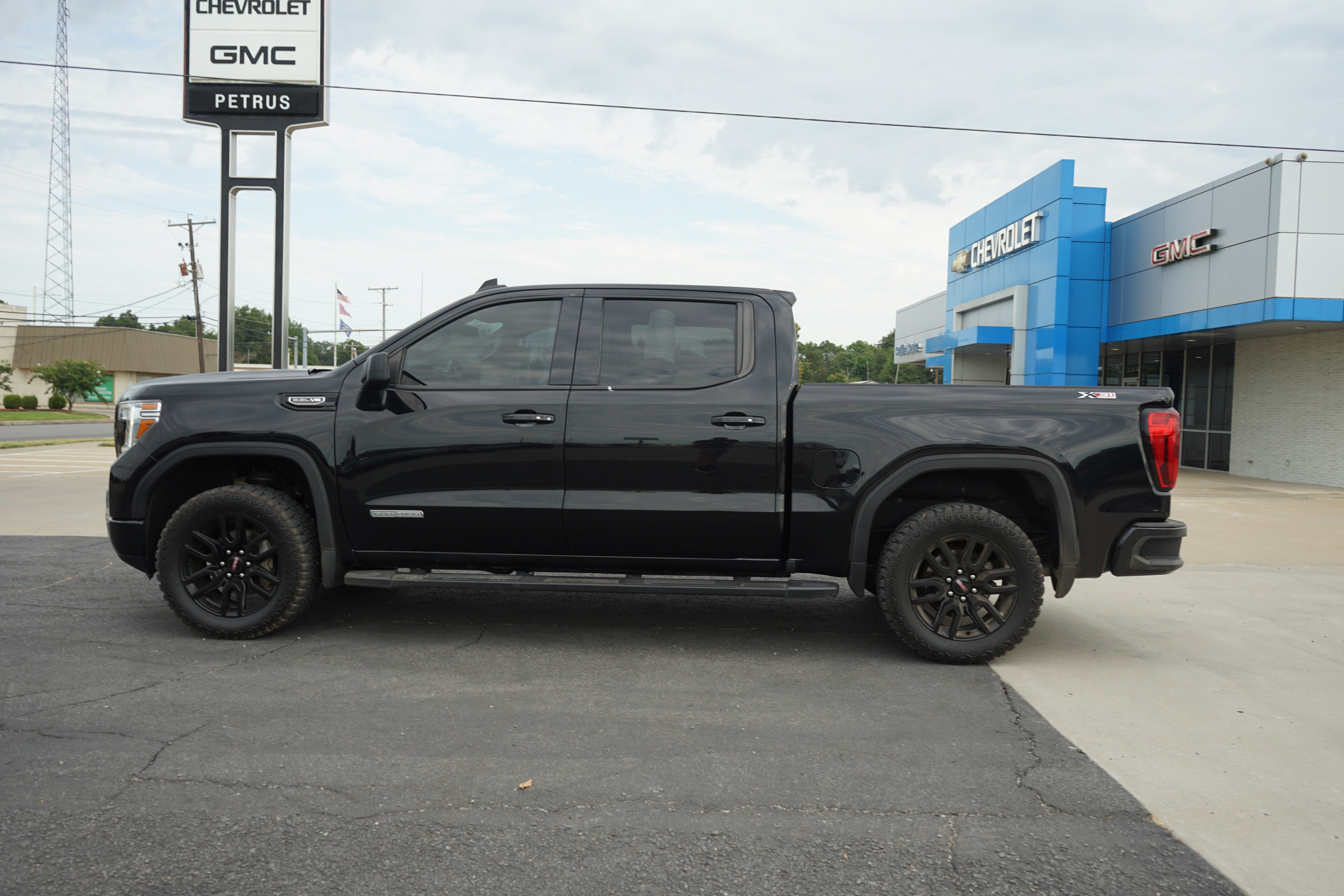 Used 2021 GMC Sierra 1500 Elevation with VIN 3GTU9CED7MG202842 for sale in Little Rock